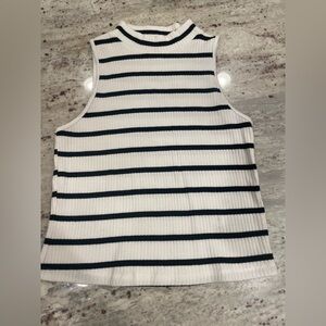 Old Navy Women’s Black and White Ribbed Top.  EUC. Size medium.